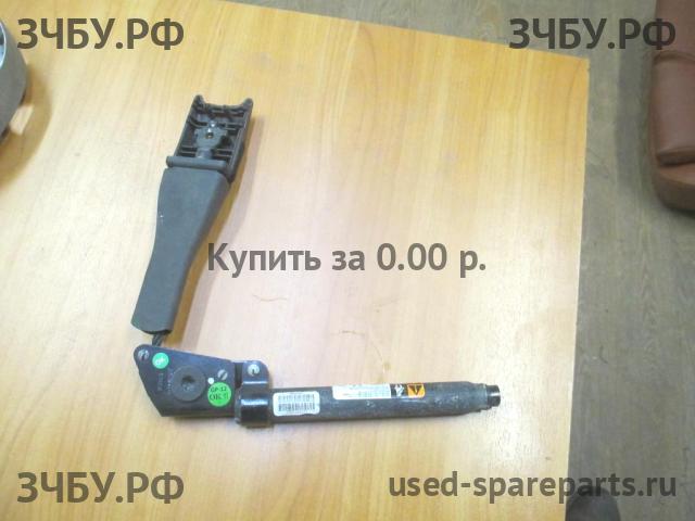 Opel Astra J Ответная часть ремня безопасности