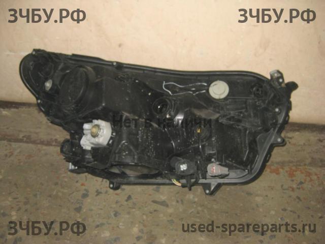 Toyota RAV 4 (4) Фара левая