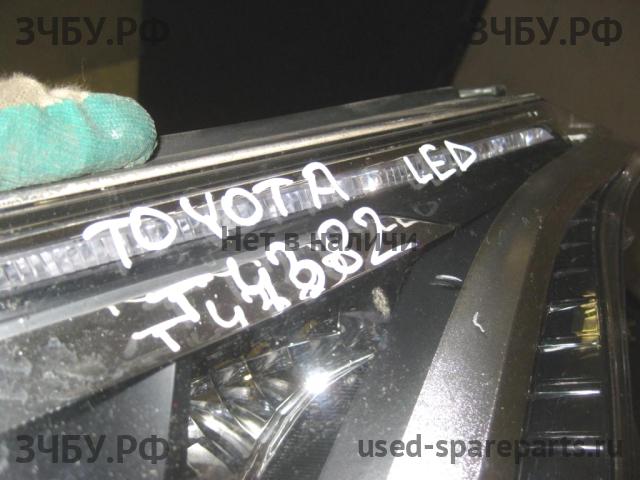 Toyota RAV 4 (4) Фара правая