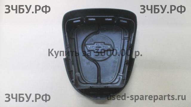 Chevrolet Aveo 3 (T300) Накладка звукового сигнала (в руле)