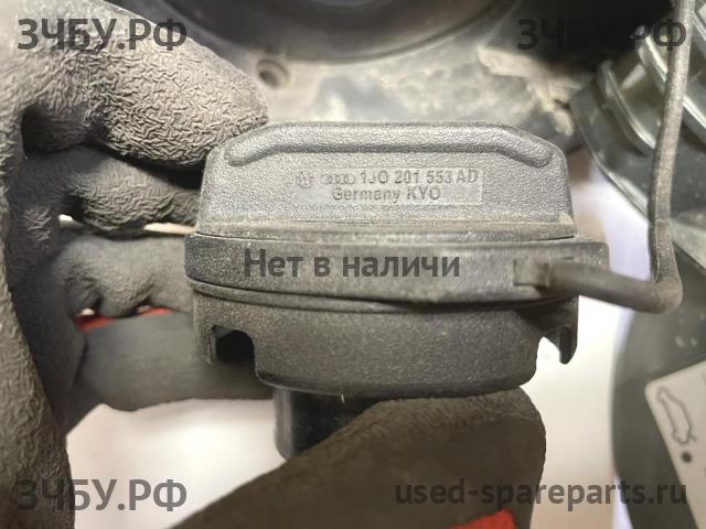 Volkswagen Golf 5 Лючок бензобака