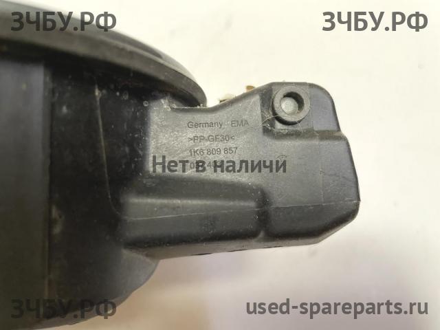 Volkswagen Golf 5 Лючок бензобака