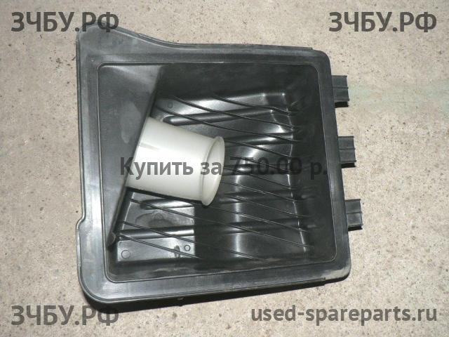Chrysler Voyager/Caravan 4 Корпус воздушного фильтра