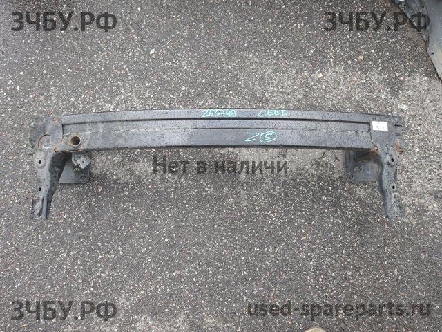 KIA Ceed 2 Усилитель бампера передний