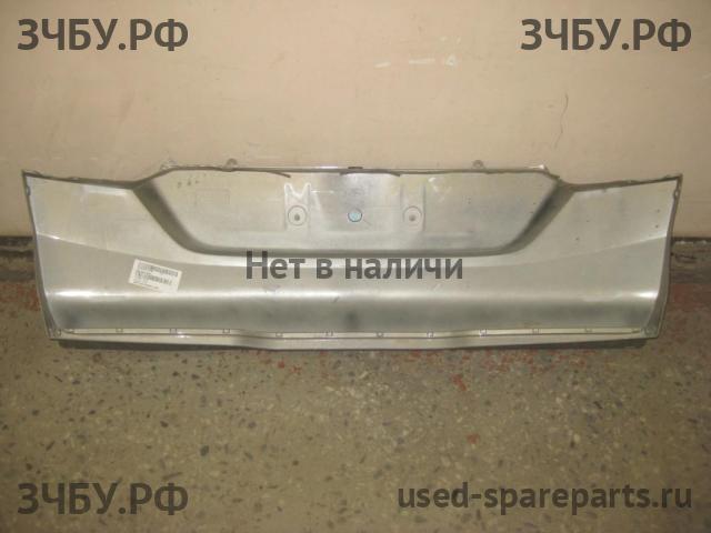 Ford Focus 3 Накладка на дверь багажника
