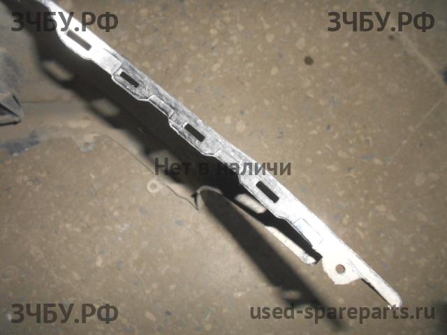Honda Civic 8 (4D) Бампер передний