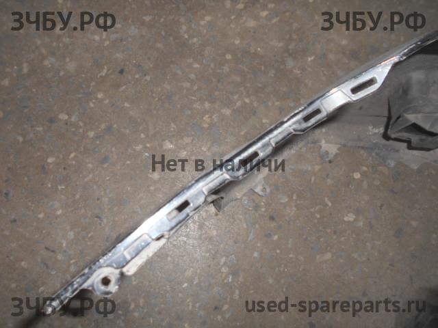 Honda Civic 8 (4D) Бампер передний