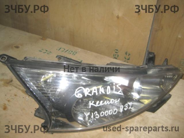 Mitsubishi Grandis (NA4W) Фара правая