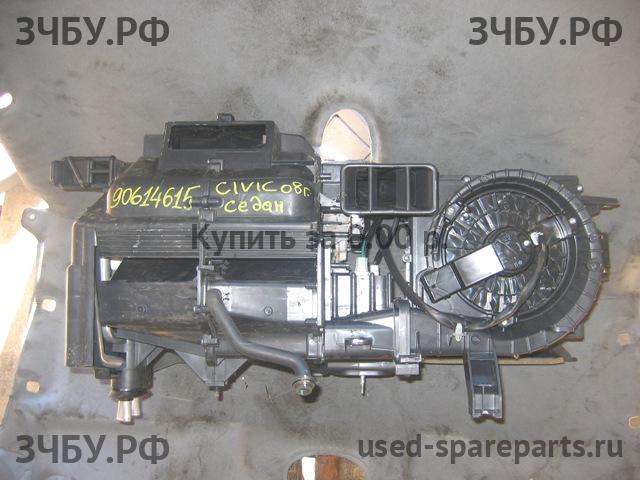 Honda Civic 8 (5D) Корпус отопителя (корпус печки)