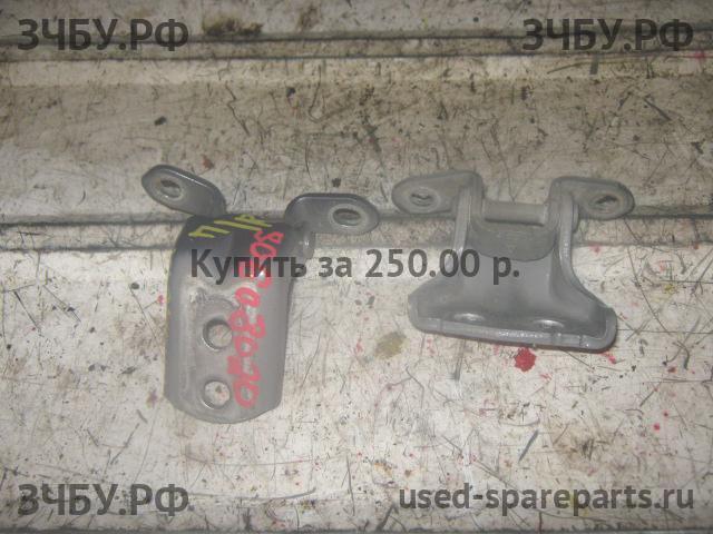 Nissan Qashqai+2 (JJ10) Петля двери передней правой