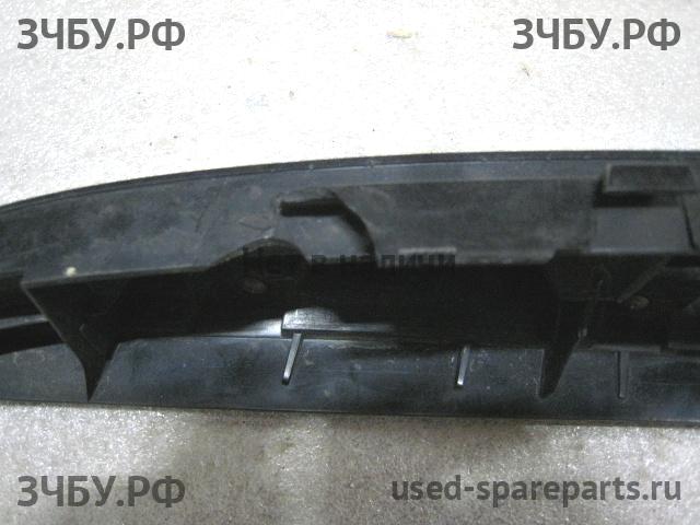 Honda Civic 8 (4D) Решетка радиатора
