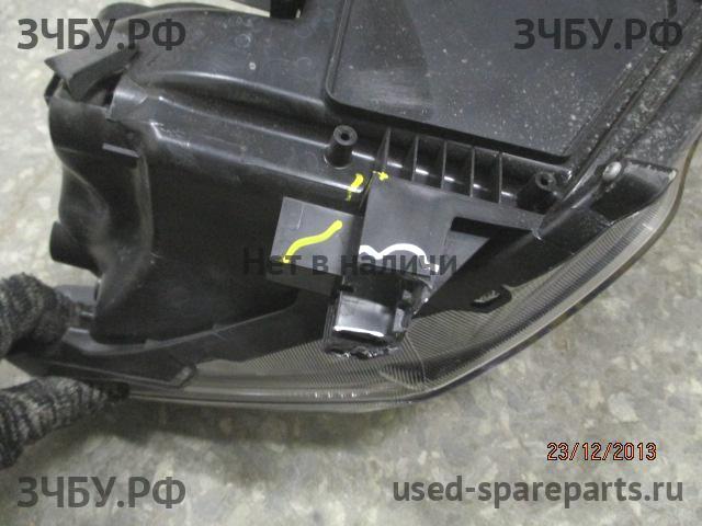 Toyota RAV 4 (4) Фара левая
