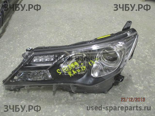 Toyota RAV 4 (4) Фара левая
