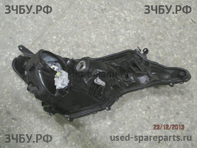 Toyota RAV 4 (4) Фара левая