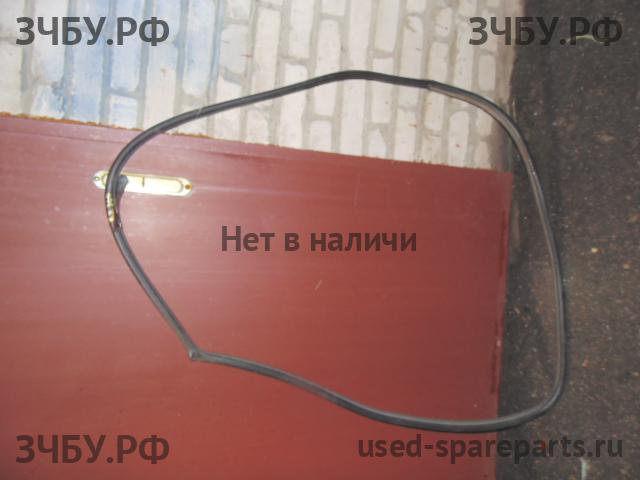 Lexus RX (1) 300 Уплотнитель двери