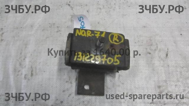 Isuzu NQR 71P Опора двигателя