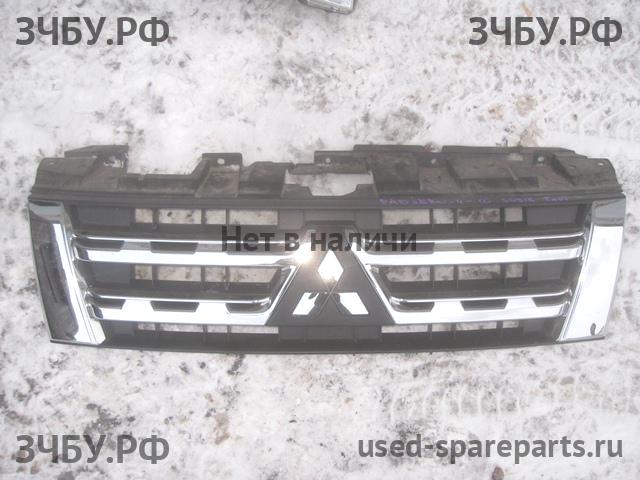 Mitsubishi Pajero/Montero 4 Решетка радиатора