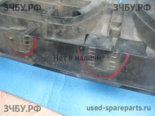 Mitsubishi Pajero/Montero 4 Решетка радиатора