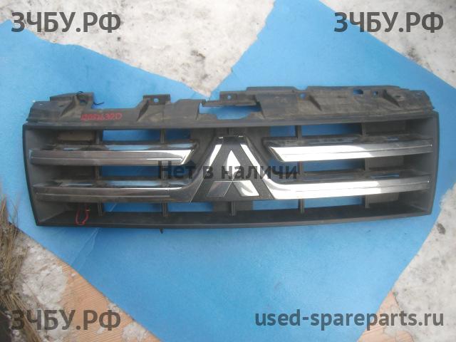 Mitsubishi Pajero/Montero 4 Решетка радиатора