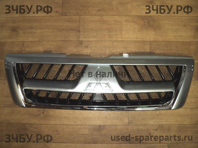 Mitsubishi Pajero/Montero 3 Решетка радиатора