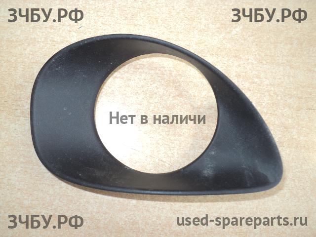 Toyota Yaris 2 Рамка противотуманной фары правой