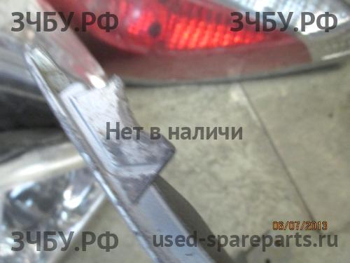 Toyota Avensis 2 Бампер передний