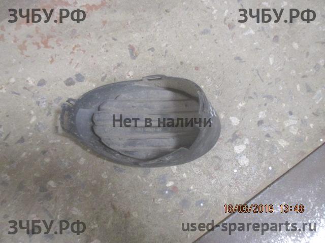Ford Focus 3 Рамка противотуманной фары правой