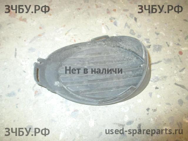Ford Focus 3 Рамка противотуманной фары правой