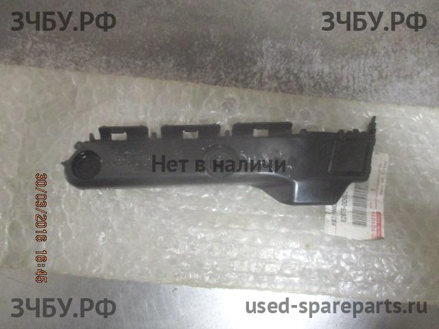 Toyota Yaris 2 Кронштейн бампера задний