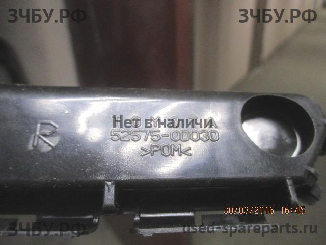 Toyota Yaris 2 Кронштейн бампера задний