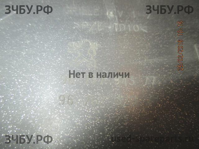 Peugeot 208 (1) Решетка в бампер