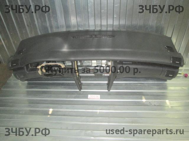 Audi A8 (1) [D2] Торпедо