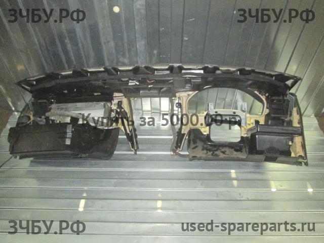 Audi A8 (1) [D2] Торпедо