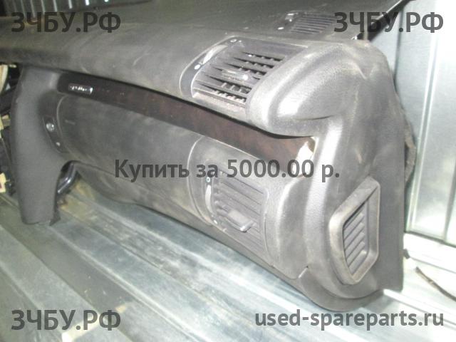 Audi A8 (1) [D2] Торпедо