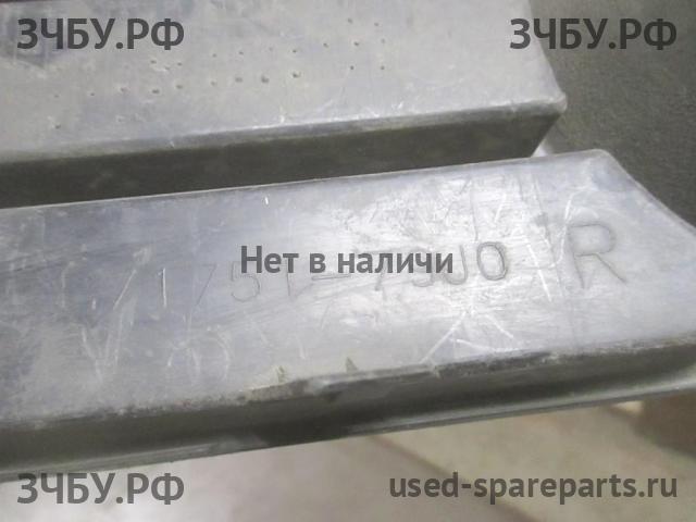 Suzuki SX4 (1) Рамка противотуманной фары правой
