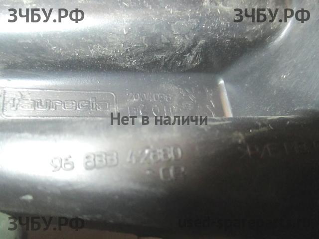 Peugeot 3008 (1) Кронштейн бампера задний