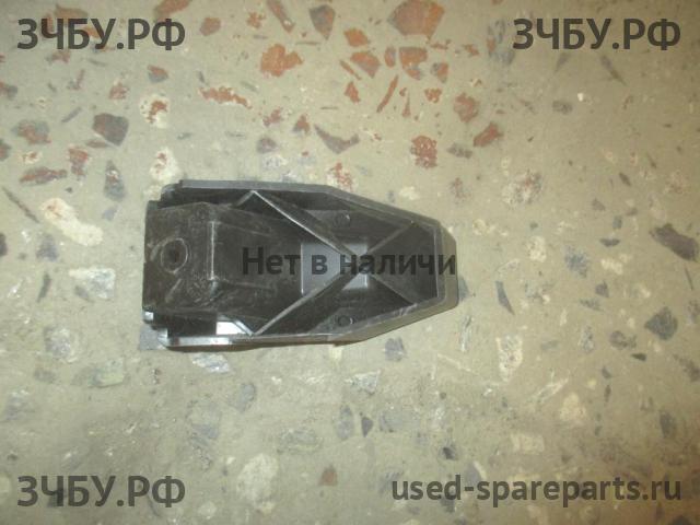 Ford Focus 3 Кронштейн бампера задний