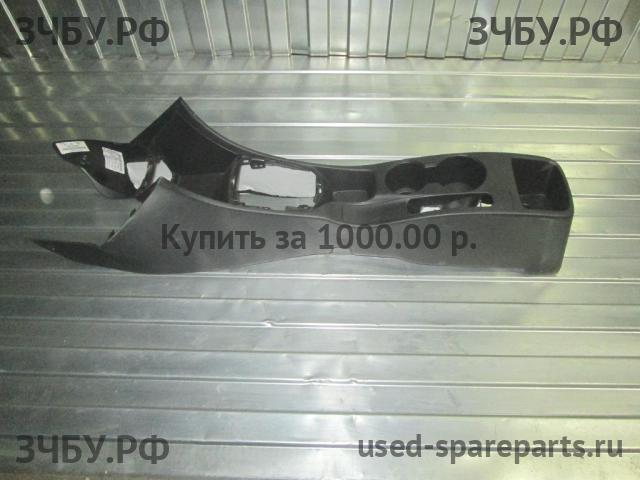 Hyundai Solaris 1 Консоль между сиденьями (Подлокотник)