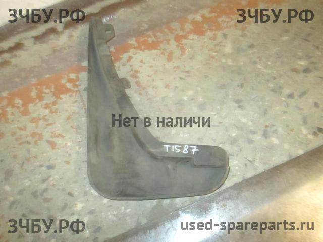 Ford Focus 2 (рестайлинг) Брызговик передний правый