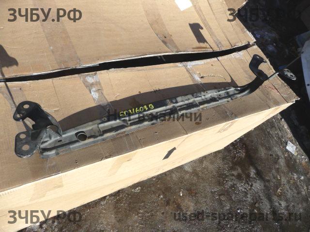 Volvo S40 (3) Балка подрадиаторная