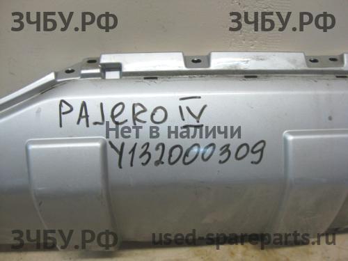 Mitsubishi Pajero/Montero 4 Накладка заднего бампера