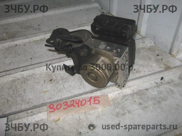 Nissan X-Trail 1 (T30) Блок ABS (насос)