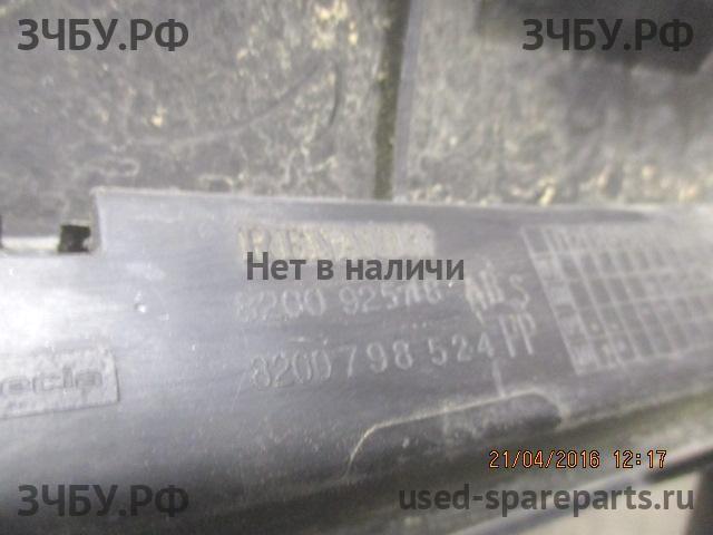 Renault Sandero 1 Решетка радиатора