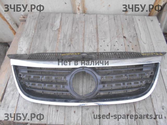 Volkswagen Tiguan 1 Решетка радиатора