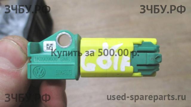 Volkswagen Golf 5 Датчик удара AIR BAG (SRS)