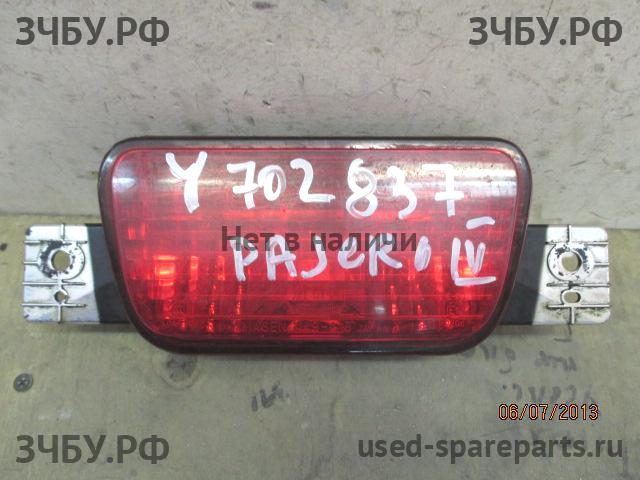 Mitsubishi Pajero/Montero 4 Фонарь средний