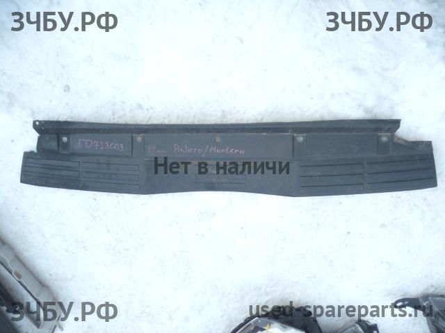 Mitsubishi Pajero/Montero 4 Накладка заднего бампера