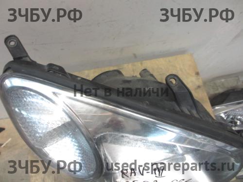 Toyota RAV 4 (2) Фара правая