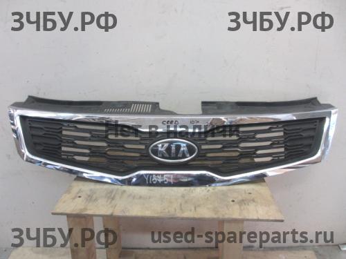 KIA Ceed 1 Решетка радиатора