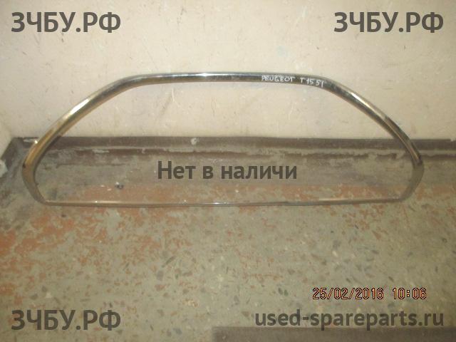 Peugeot 208 (1) Решетка в бампер